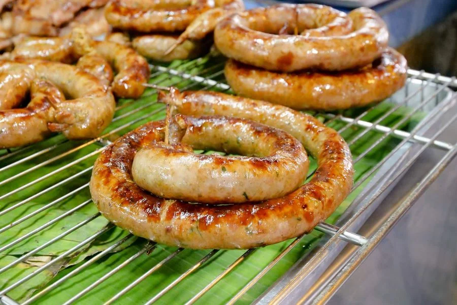 Xúc xích Thái có một hương vị đặc trưng mà bạn không thể tìm thấy ở bất kỳ đâu