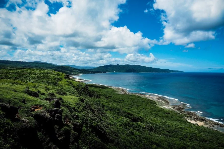 Khung cảnh trời xanh mây trắng nắng vàng tươi đẹp tuyệt vời tại Bãi biển Kenting