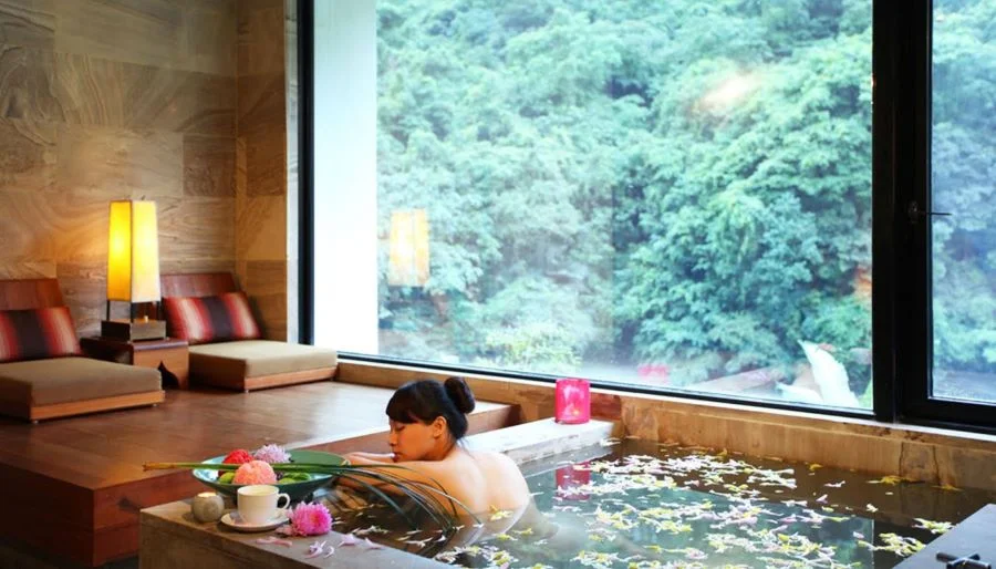 Trải nghiệm tắm suối nước nóng tại xứ Đài