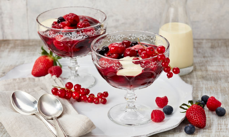 Rote Grütze là sự kết hợp hoàn hảo giữa dâu tây, việt quất, cherry và mâm xôi