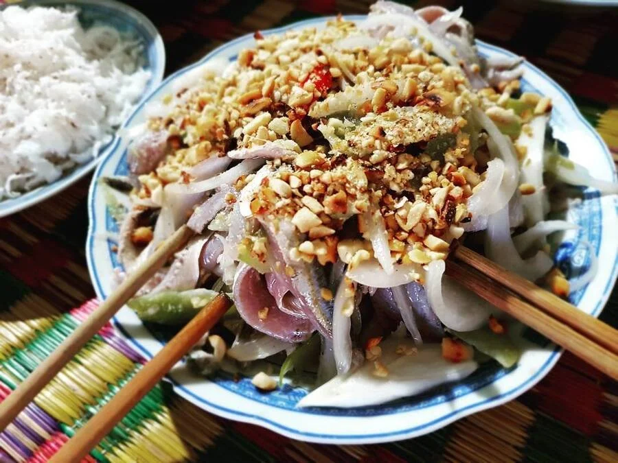 Món gỏi cá trích nổi tiếng tại Phú Quốc