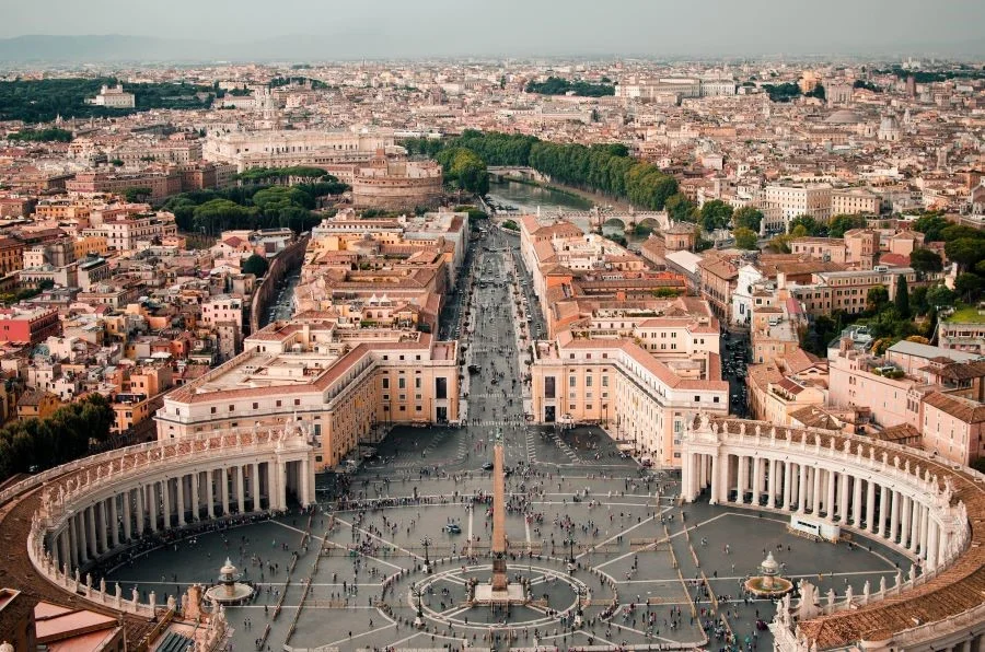 Quảng trường St.Peter là quảng trường cổ nằm ở trung tâm thành phố Vatican