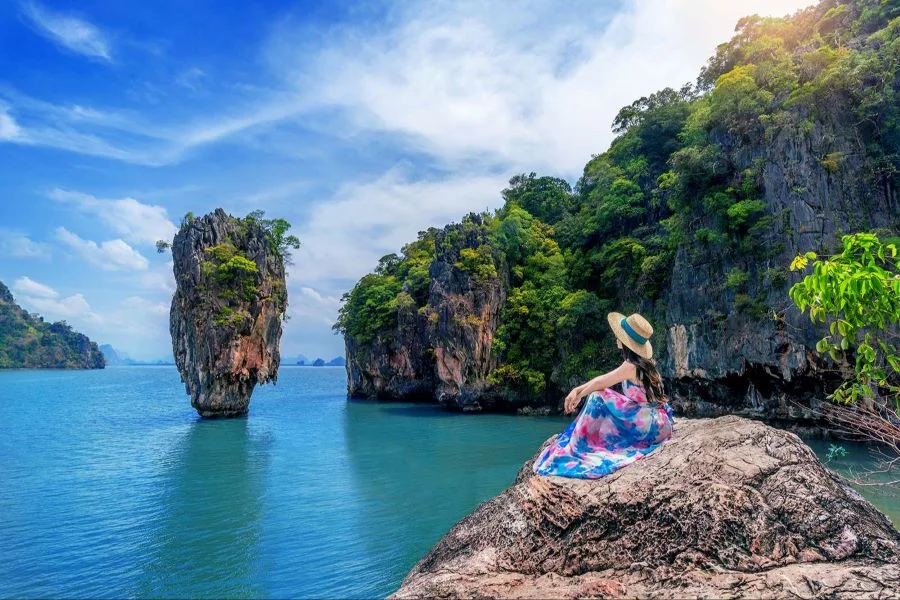 Đến với Koh Phi Phi, bạn sẽ được chiêm ngưỡng cảnh đẹp thiên nhiên tráng lệ, đầy ấn tượng