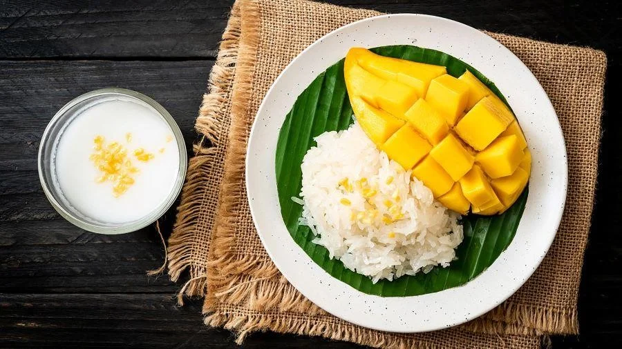 Xôi xoài là một món ngon nhất định phải thử khi ghé thăm Chiang Rai