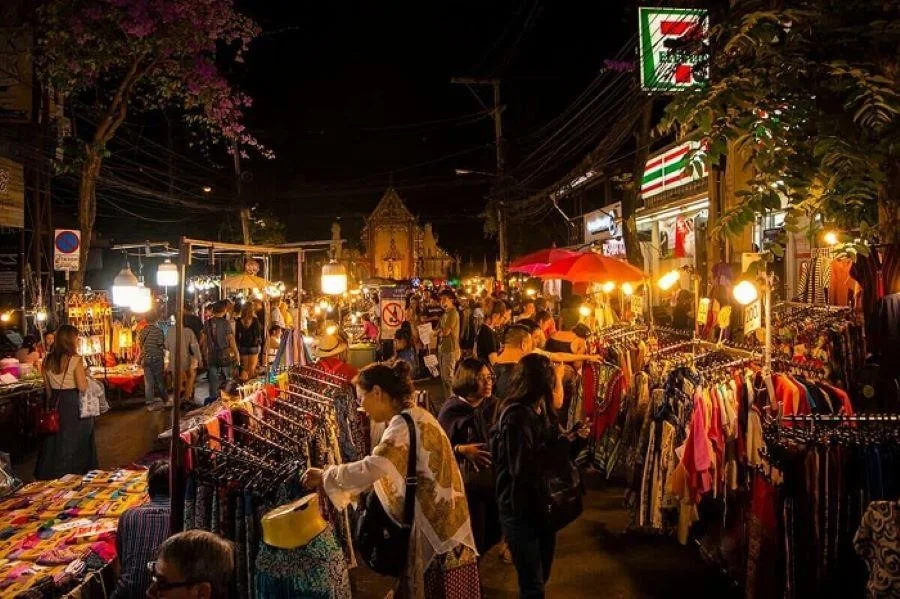 Thỏa sức mua sắm tại chợ đêm Chiang Rai