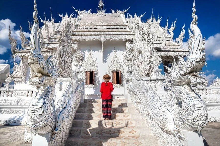 Lối kiến trúc độc đáo, tinh tế và lộng lẫy của ngôi chùa Wat Rong Khun