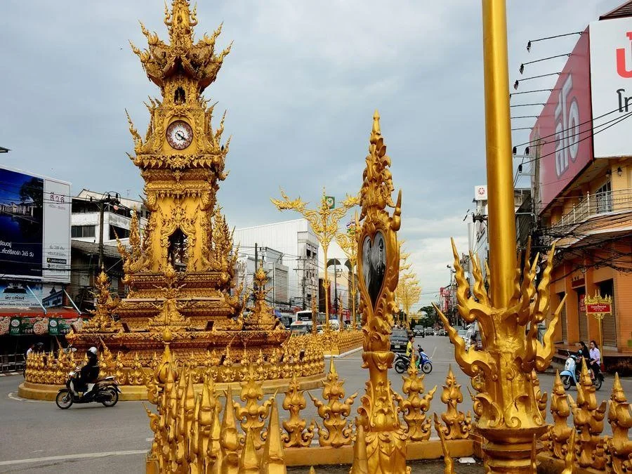 Vẻ đẹp lộng lẫy và tráng lệ của Tháp đồng hồ Chiang Rai