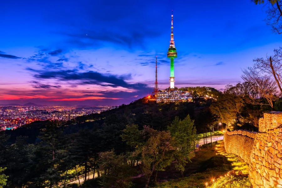 Tháp Namsan nhìn về buổi tối