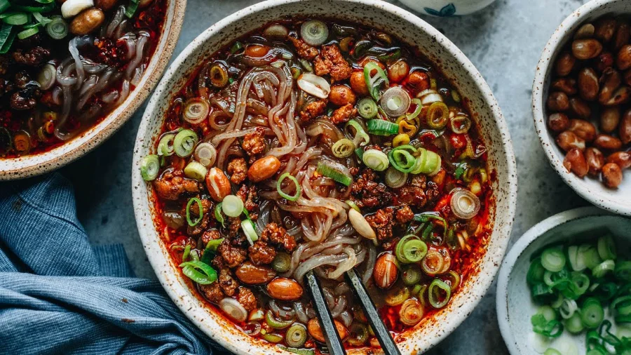 Suan La Fen - Món ăn đặc sản làm say lòng du khách bởi hương vị cay nồng, chua thanh và màu sắc vô cùng bắt mắt