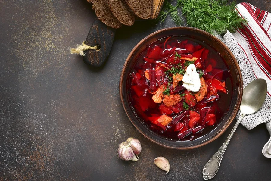 Borshch - món súp củ cải đỏ - níu chân du khách bởi hương vị độc đáo và màu sắc vô cùng bắt mắt