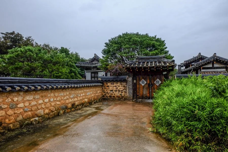 Bức tranh làng cổ Hahoe đầy yên bình và hoài cổ 