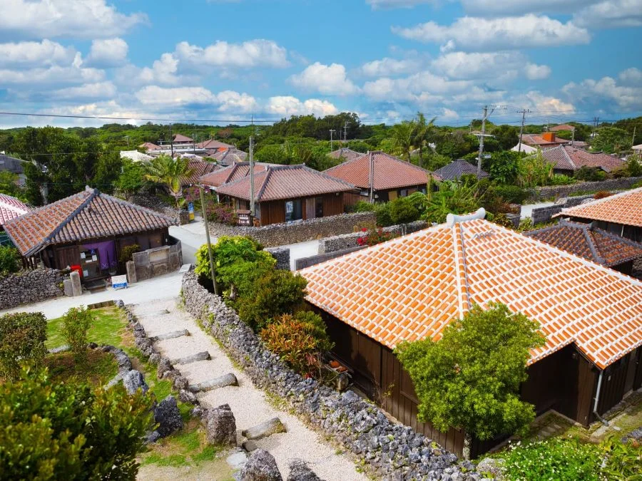 ỗi ngôi nhà đều mang một câu chuyện riêng, phản ánh cuộc sống của người dân địa phương qua nhiều thế hệ