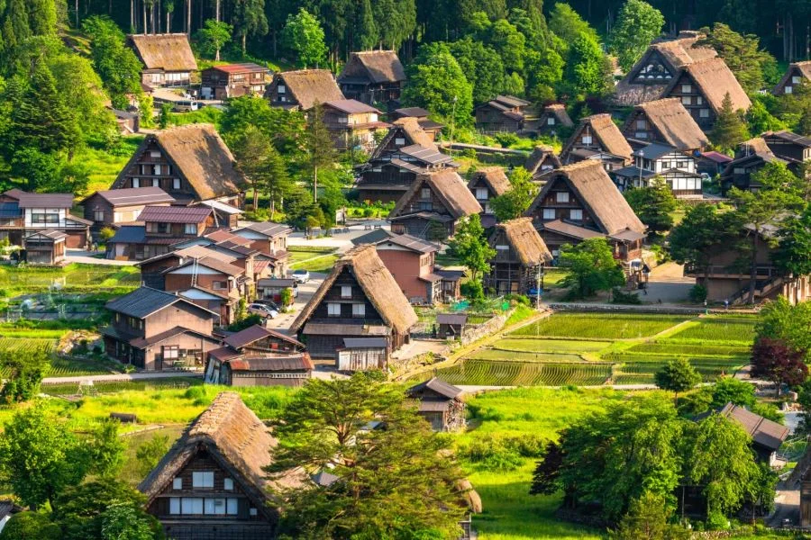 Nhắc đến những ngôi làng cổ tuyệt đẹp tại Nhật Bản thì không thể bỏ qua Shirakawago