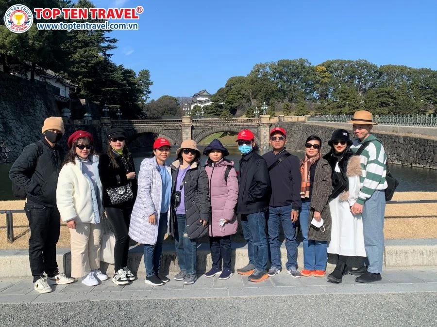 Những vị khách của nhà Top Ten Travel trong chuyến du lịch theo tour Nhật Bản
