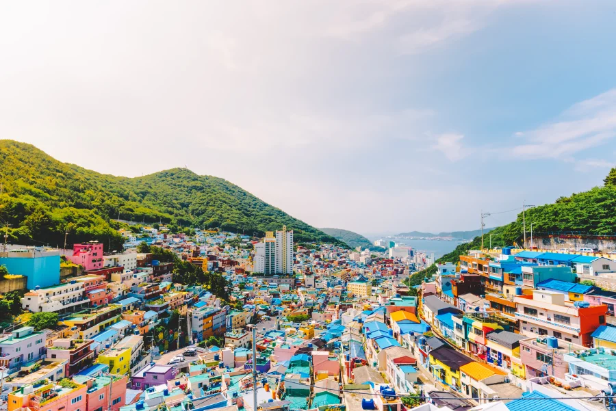 Làng văn hóa Gamcheon là một điểm đến không thể bỏ qua với những ai yêu thích vẻ đẹp độc đáo và lãng mạn