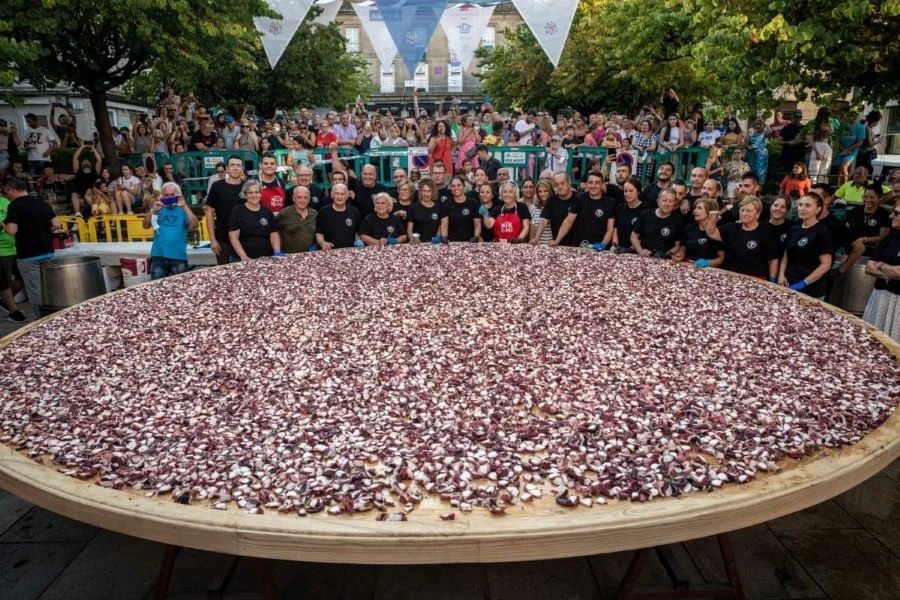 Dừng chân tại Pulpo de O Carballiño, du khách sẽ được thưởng thức bữa tiệc hải sản tươi ngon