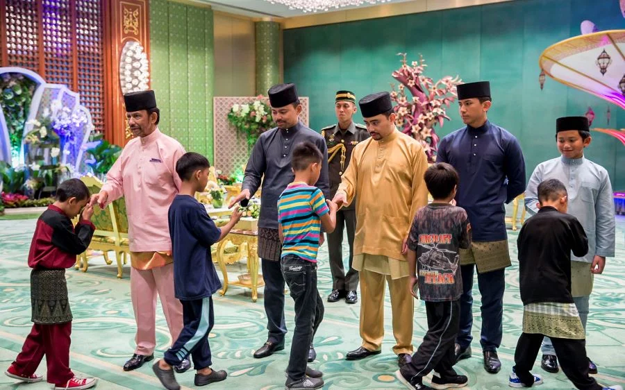 Hoàng cung Istana Nurul Iman mở cửa hai ngày trong Lễ hội Hari Raya Aidilfitri để đón tiếp người dân 