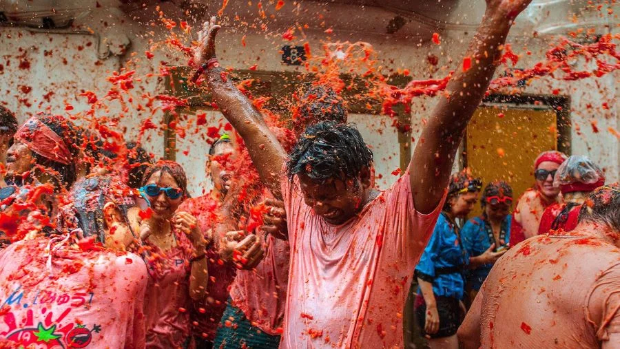 Lễ hội ném cà chua La Tomatina thu hút rất nhiều lượt du khách đến tham gia mỗi năm 