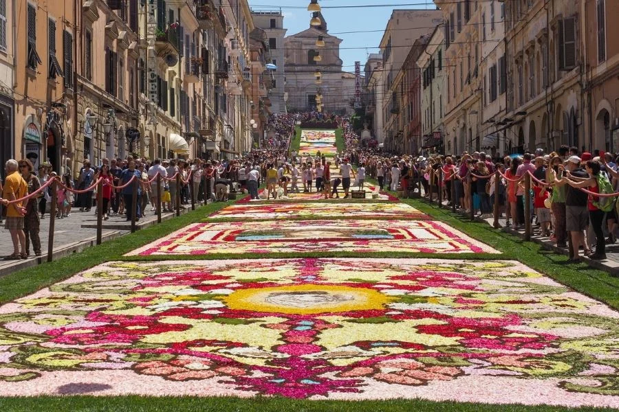 Lễ hội hoa Genzano Infiorata - điểm đến lý tưởng dành cho những người yêu hoa 