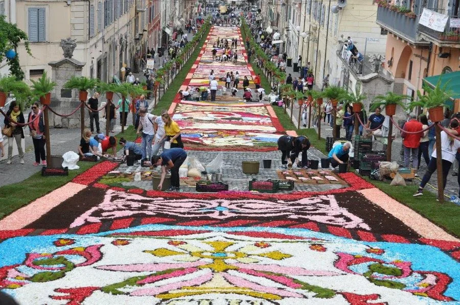 Lễ hội hoa Genzano Infiorata ngập tràn trong hương sắc lãng mạn của vô số các loài hoa