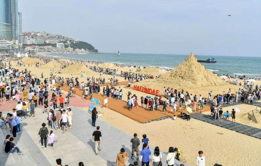 Lễ hội cát Haeundae với những tác phẩm nghệ thuật làm bằng cát cực kỳ đồ sộ và hoành tráng