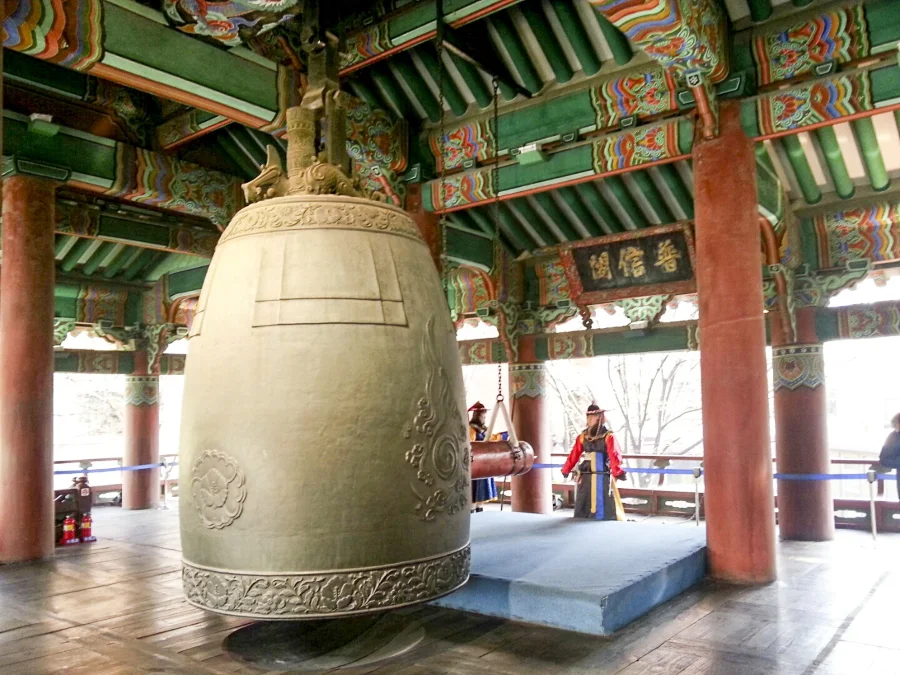 Tiếng chuông Bosingak không chỉ là một âm thanh, mà đó còn là tiếng vọng của truyền thống và hy vọng