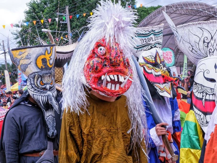 Lễ hội ma Phi Ta Khon gây ấn tượng với những chiếc mặt nạ có hình thù ghê rợn