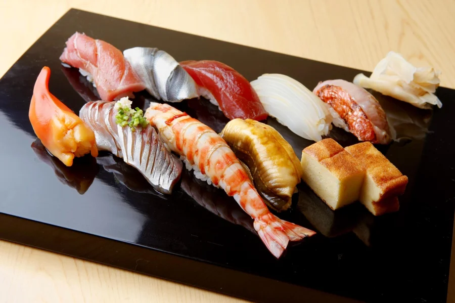 Nhà hàng sushi tại Nhật Bản này phục vụ theo phong cách Sushi Sho nổi tiếng, mang đến trải nghiệm ẩm thực tinh tế và đa dạng