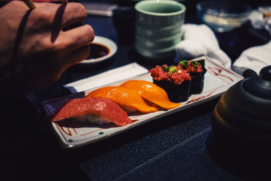 Trái ngược với xu hướng đổi mới của nhiều nhà hàng sushi khác, nhà hàng sushi tại Nhật Bản này vẫn trung thành với phong cách Edo truyền thống