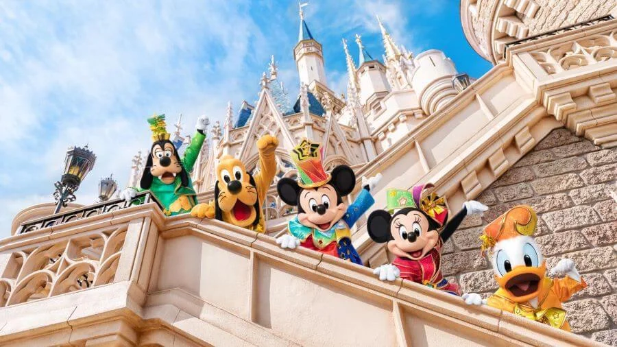 Những cuộc diễu hành hoành tráng với sự tham gia của các nhân vật Disney được yêu thích là điểm nhấn không thể bỏ qua