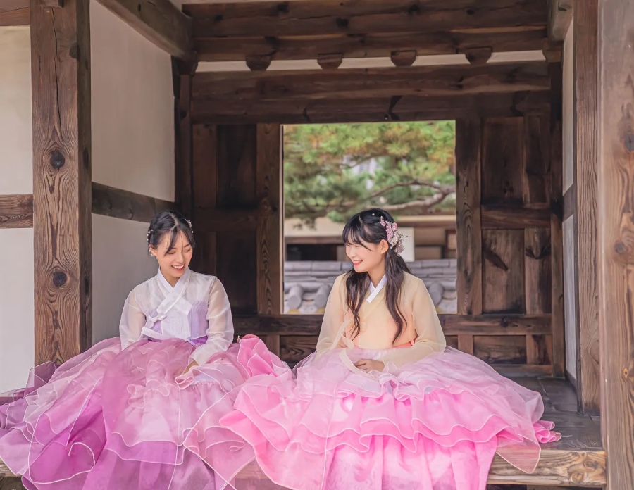 Làng Hanok Jeonju mang đến cho du khách cảm giác như lạc vào một thước phim cổ trang Hàn Quốc