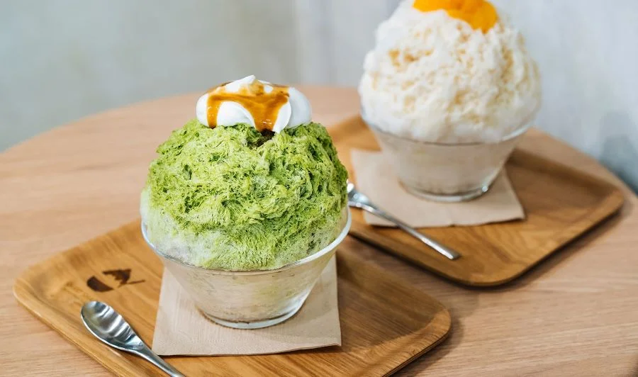 Kakigori - món đá bào mát lạnh, mịn màng như tuyết, ẩn chứa hương vị ngọt ngào