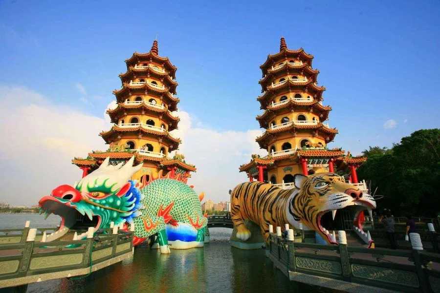 Cao Hùng nổi tiếng là điểm đến lý tưởng cho du khách trong và ngoài nước với nhiều địa điểm tham quan hấp dẫn, hoạt động vui chơi giải trí đa dạng và nền ẩm thực phong phú