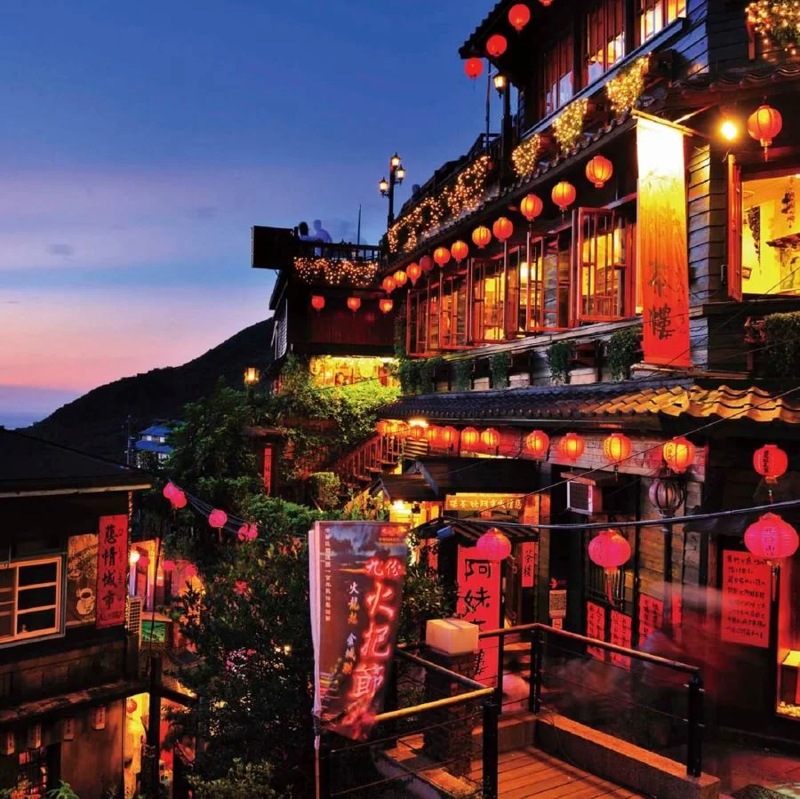 Nằm giữa khung cảnh thiên nhiên hoang sơ, thơ mộng, phố cổ Thập Phần như một ốc đảo bình yên giữa lòng Đài Loan hiện đại