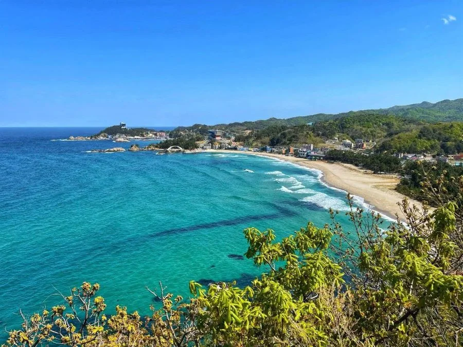 Daecheon vốn nổi tiếng một trong những bãi biển dài nhất Hàn Quốc với chiều dài lên đến 4km
