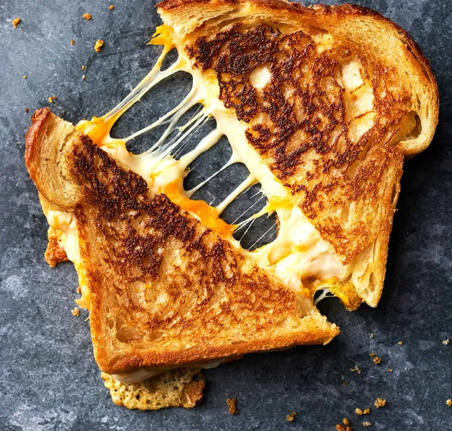 Bánh mì nướng phô mai - Một trong những món ăn đường phố ở London khiến bạn "quên cả lối về"