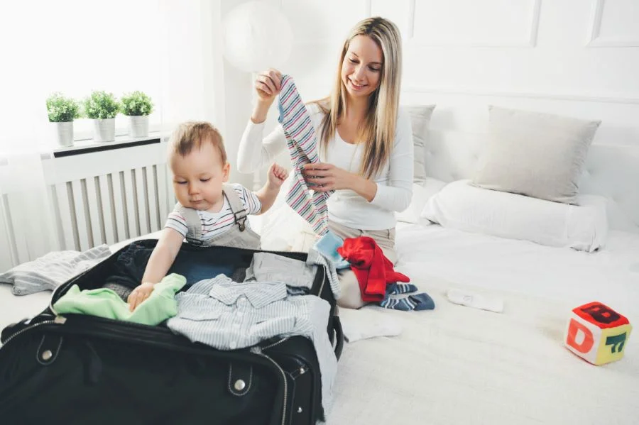 Đừng quên chuẩn bị đồ đạc kỹ lưỡng khi đưa trẻ nhỏ đi du lịch hè cùng gia đình nhé 