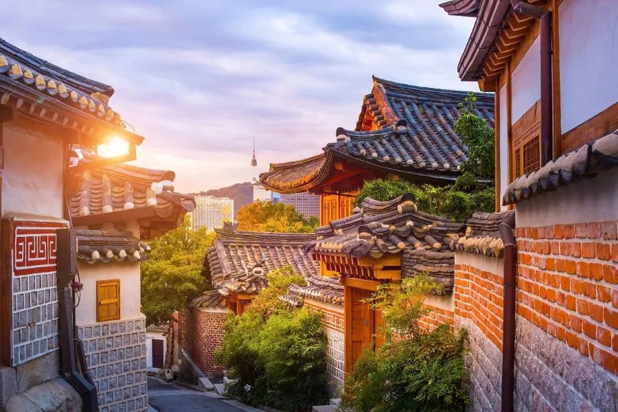 Bukchon Hanok còn là một điểm ngắm hoàng hôn ở Seoul cực chill khiến ai cũng "mê tít"