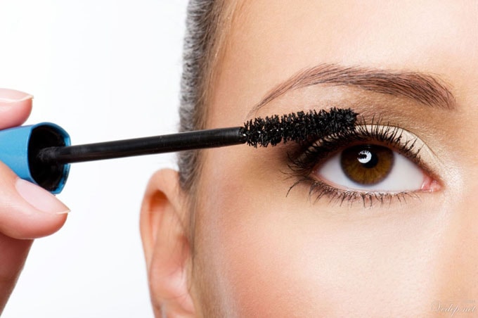 Tránh những " thảm họa" trang điểm mascara cho mat-min