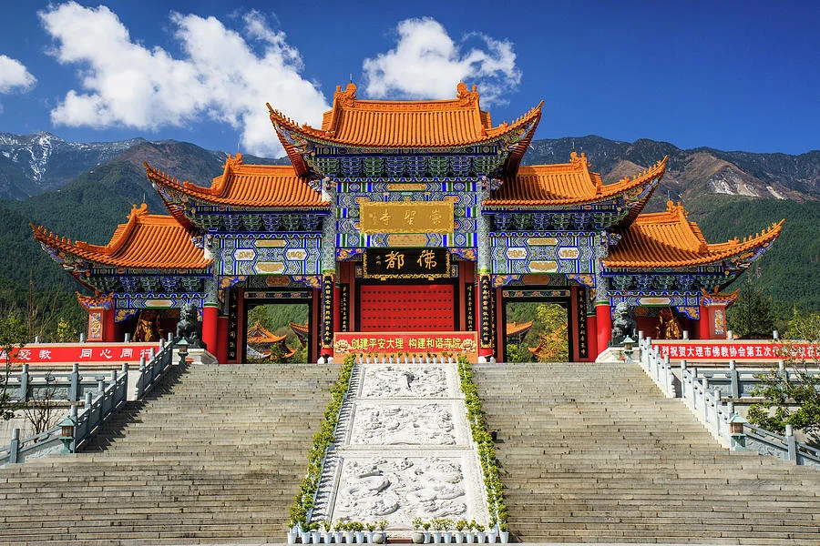Đền Chongsheng nằm ở thung lũng Hoa anh đào Lijiang là một trong những điểm đến lịch sử và tôn giáo quan trọng tại Vân Nam