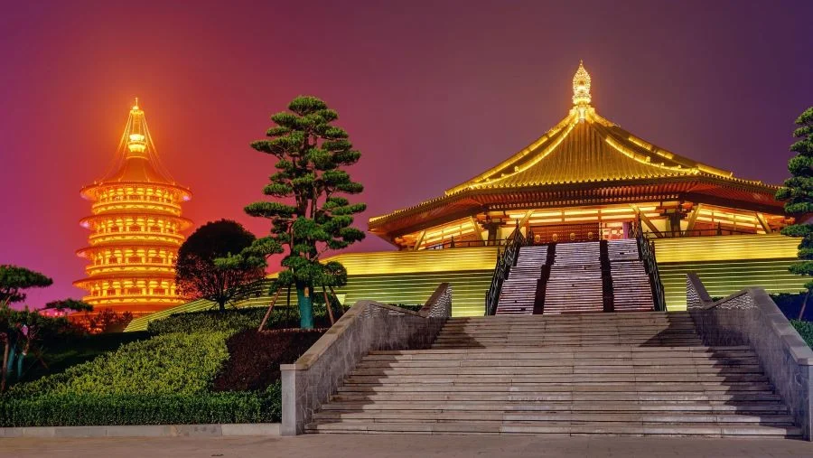 Lạc Dương nổi tiếng với lịch sử lâu đời và nhiều di sản văn hóa quan trọng, từng là thủ đô của Trung Quốc trong nhiều triều đại