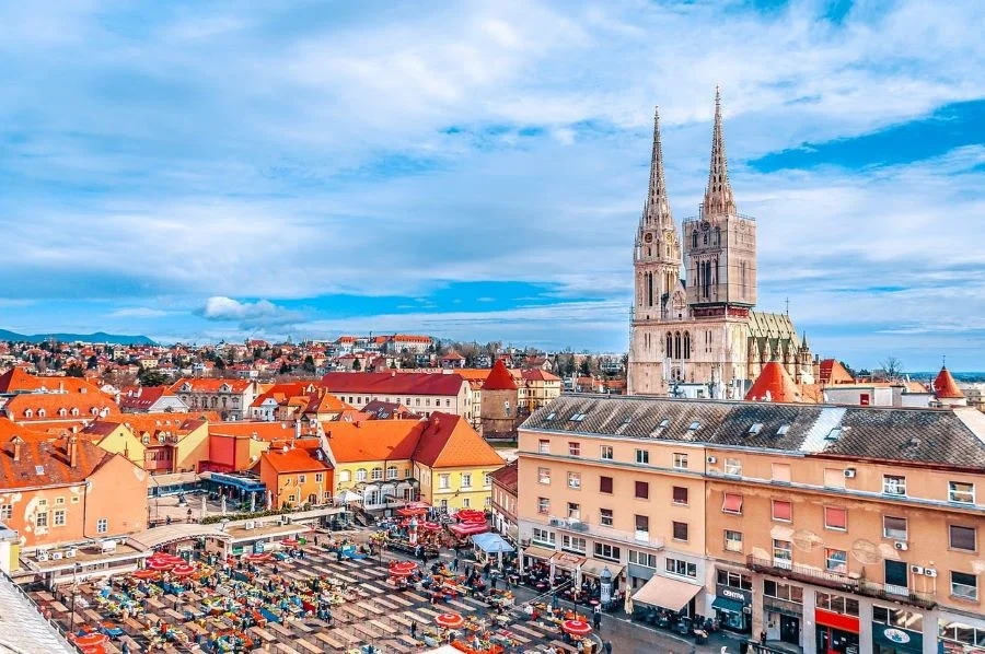 Thủ đô Zagreb nằm sâu trong đất liền và là thành phố có diện tích lớn nhất ở đất nước Croatia