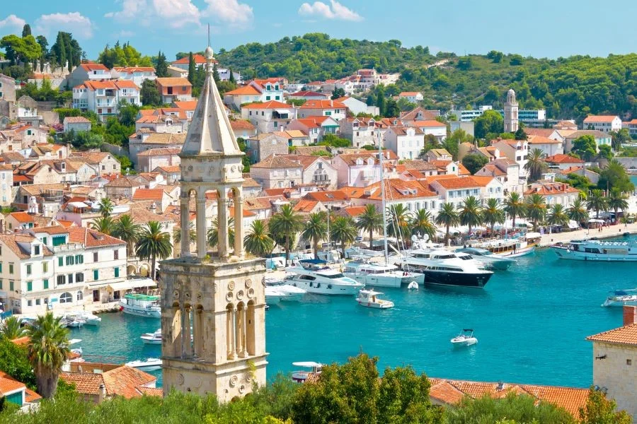 Đảo Hvar là một trong những hòn đảo nổi tiếng nhất ở quốc gia châu Âu