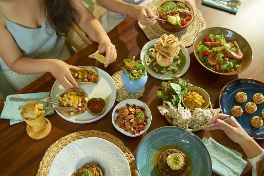 Ẩm thực Hawaii là một bức tranh đa sắc, nơi các nền văn hóa từ khắp nơi trên thế giới hòa quyện tạo nên một phong vị độc đáo