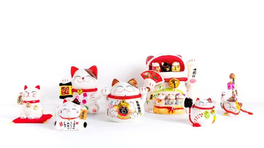 Cái vẫy chân của Maneki Neko mang trong mình những ý nghĩa sâu sắc về phong thủy và may mắn