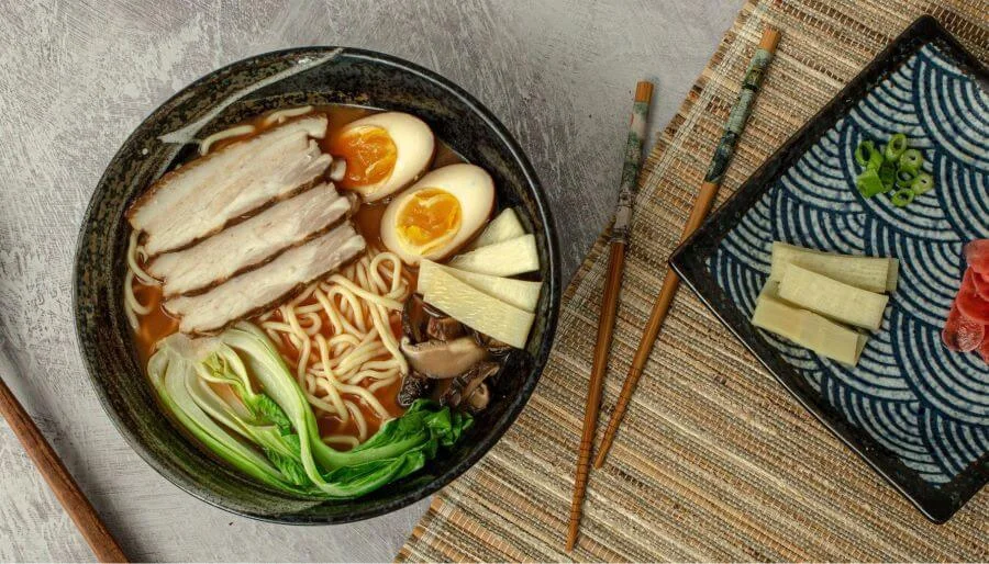 Tonkotsu Ramen không chỉ là một món ăn ngon mà còn là một trải nghiệm ẩm thực đặc sắc mà bạn không nên bỏ lỡ