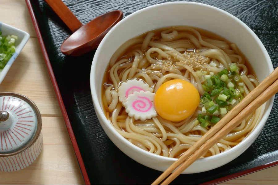 Mì Udon là món ăn mà bạn nhất định phải thử khi đi du lịch Nhật Bản