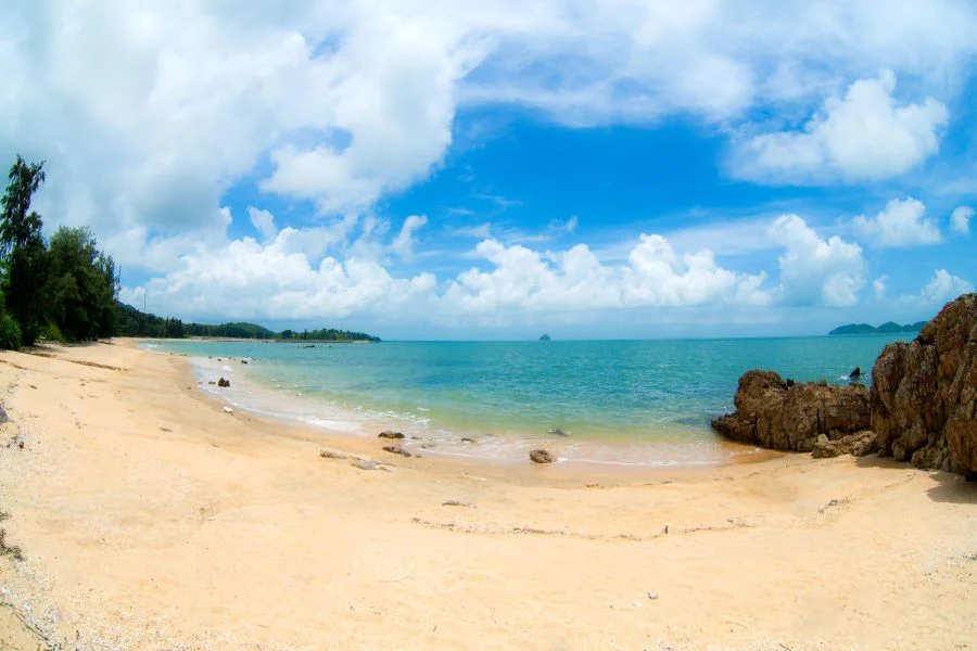 Đảo Cái Chiên - Một trong những bãi biển đẹp tại miền Bắc Việt Nam