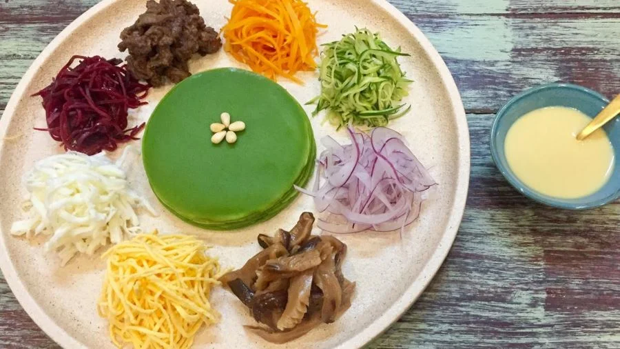 Phần bánh được cách điệu nhiều màu sắc hấp dẫn