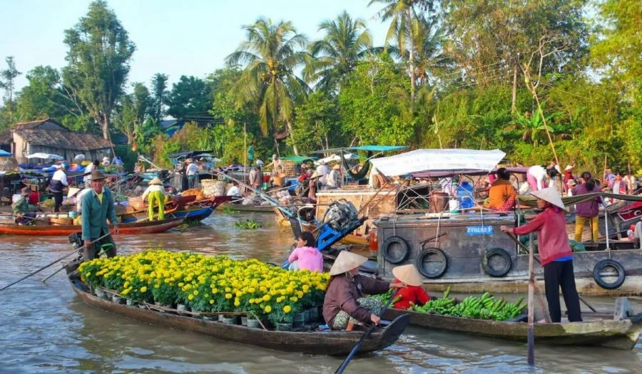 Chợ nổi một trong những điểm đến lý tưởng khi đến Cần Thơ